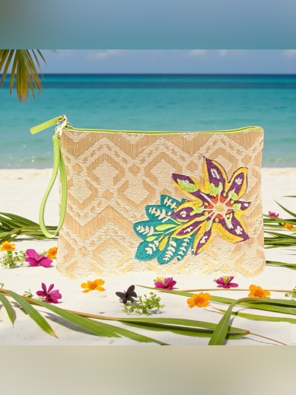 💚VERA BRADLEY💚Natural Chevron
Straw Beach Wristlet w/Tropical Embroidery/NWOT